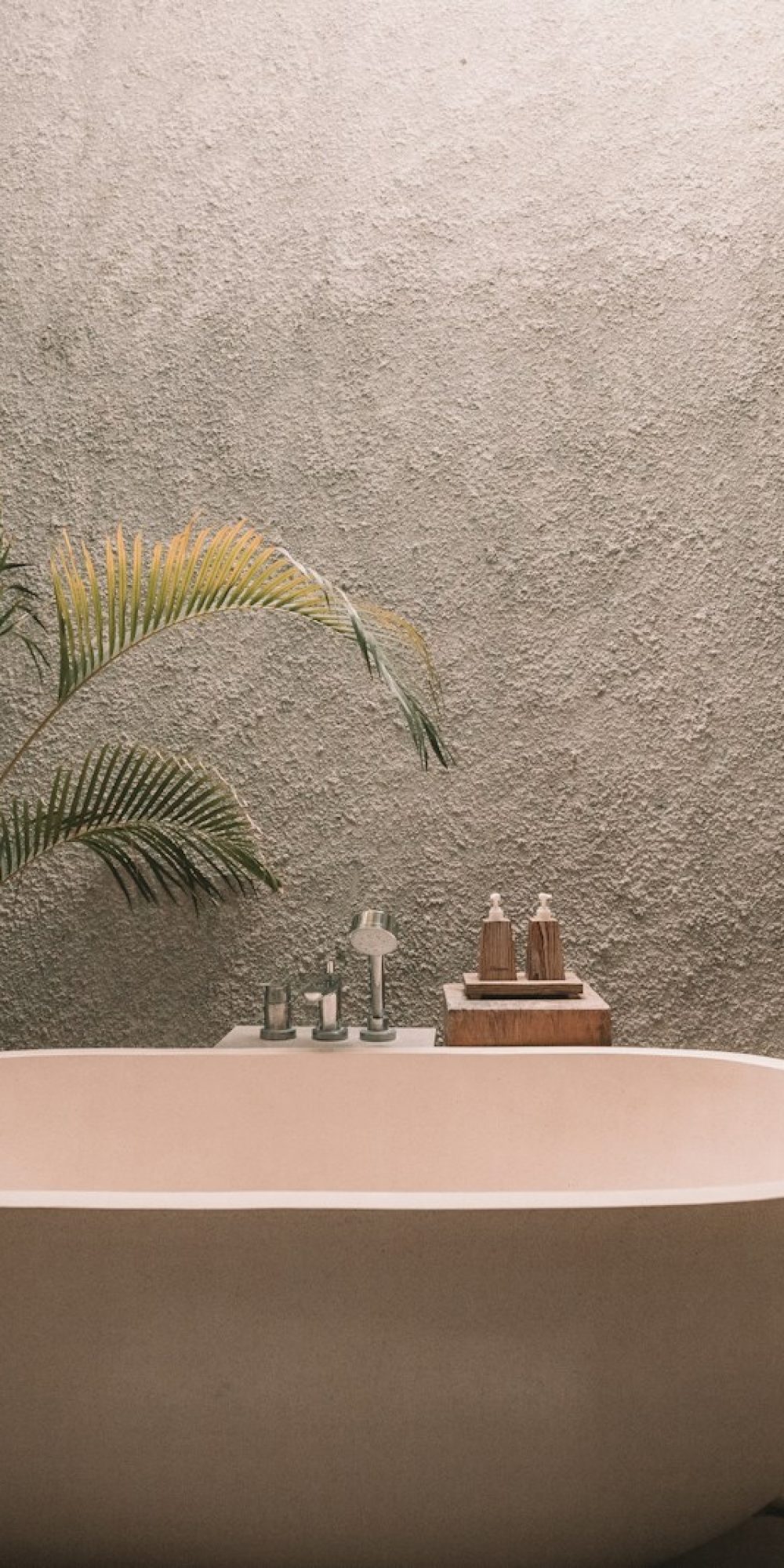 white ceramic bathtub